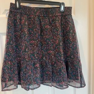 New with tags in Taylor loft elastic skirt with ruffle base